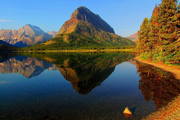 Photo of a national park in the USA. Autumn mountains and forest