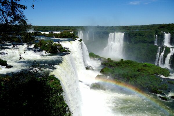 Belleza de la naturaleza. Cascadas del arco iris