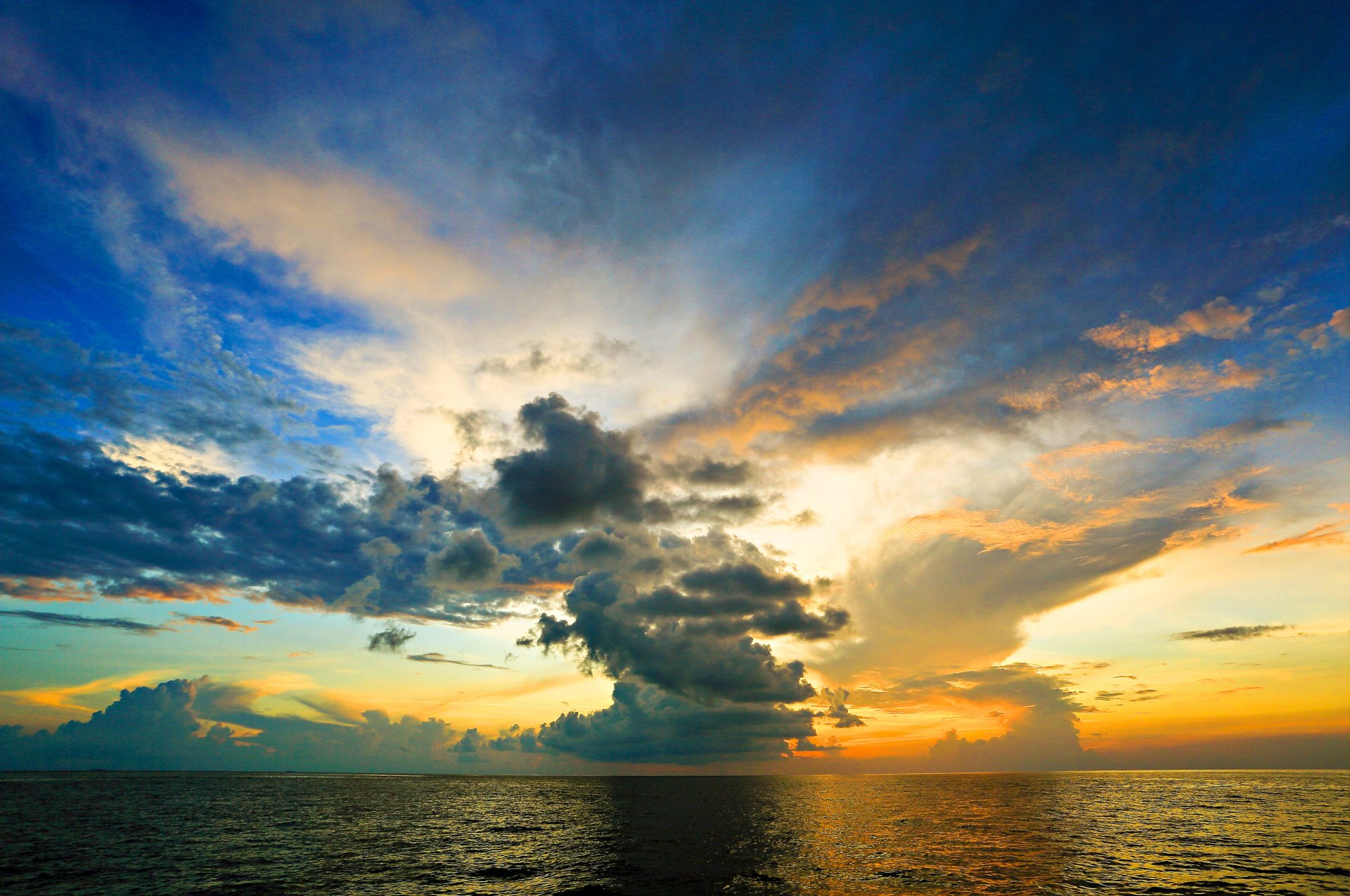 ciel nuages coucher de soleil horizon mer