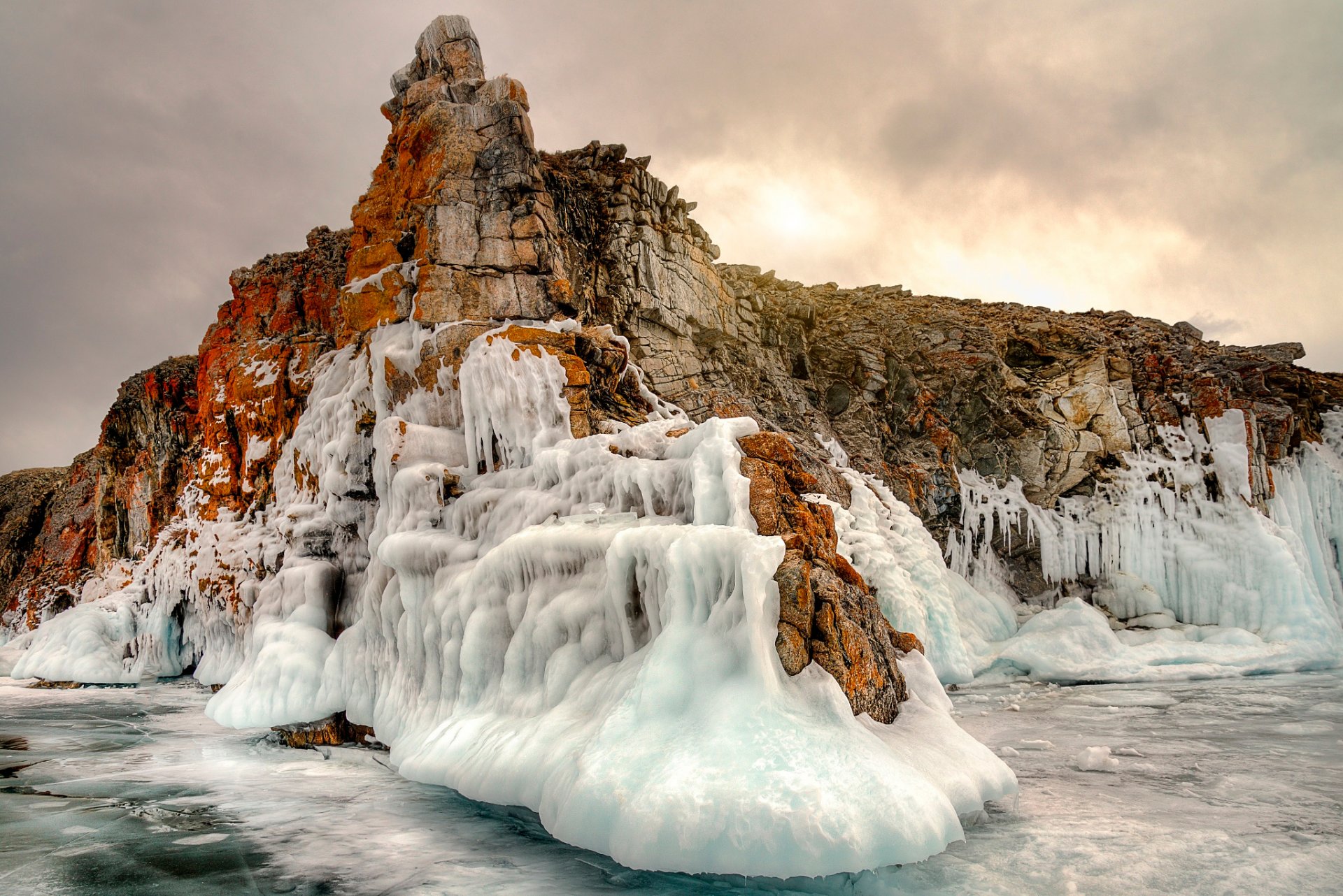 lago baikal pietre