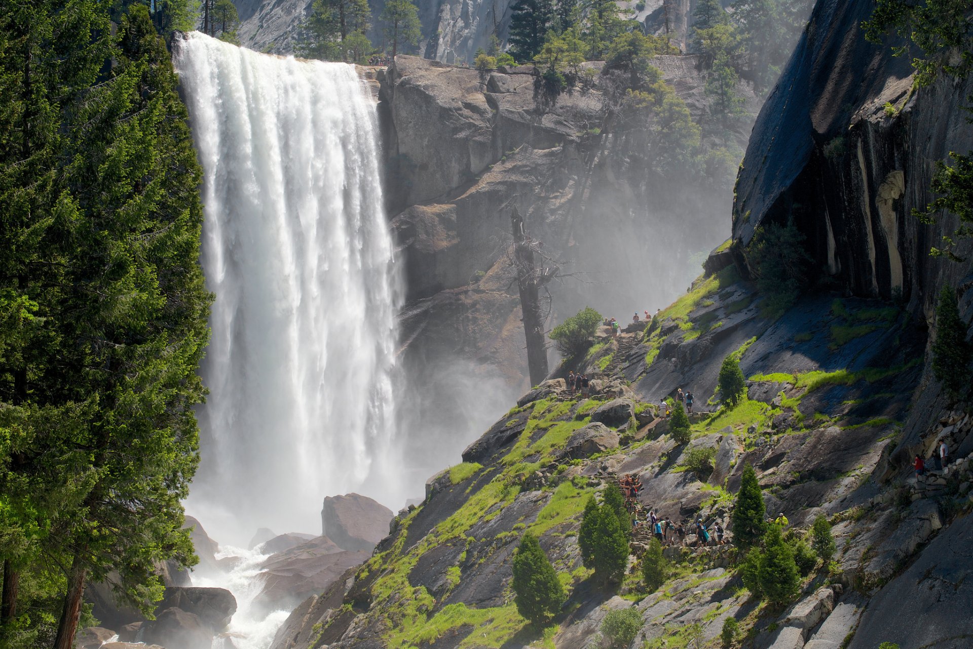 park narodowy yosemite sierra nevada usa góry klify wodospad drzewa rozpryski