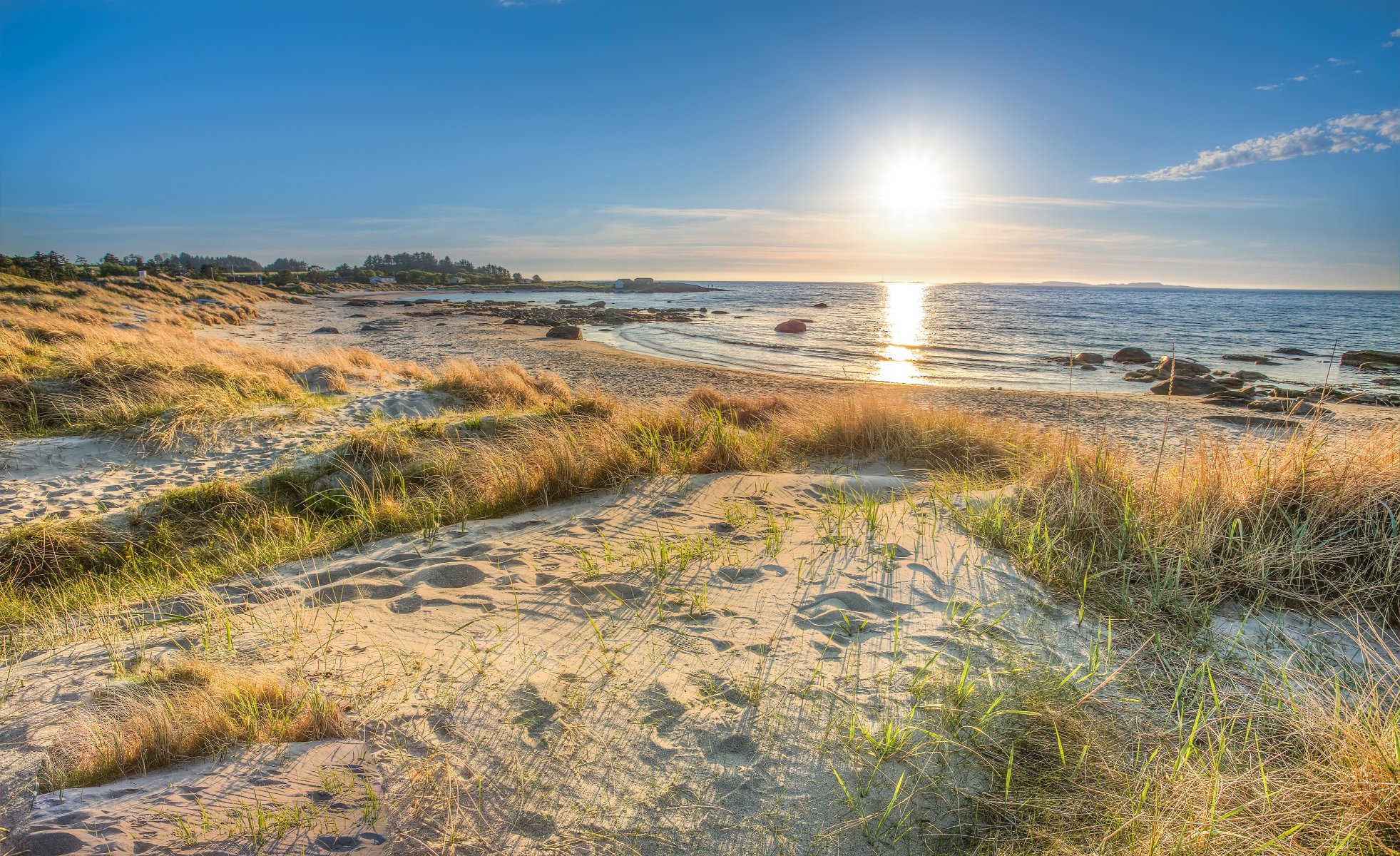 ky sun rays sunset beach sand grass stones sea