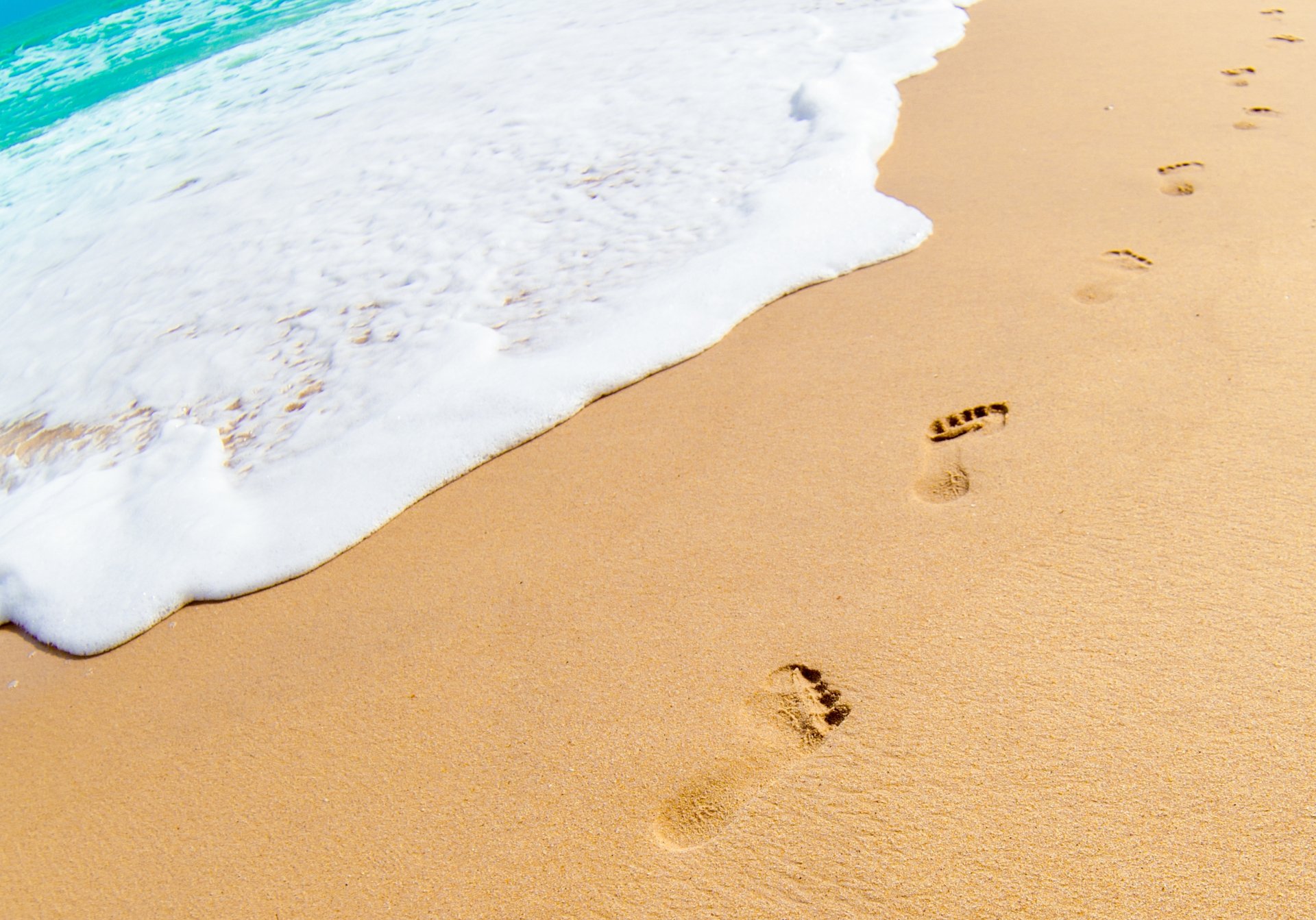 sabbia spiaggia mare impronte schiuma estate