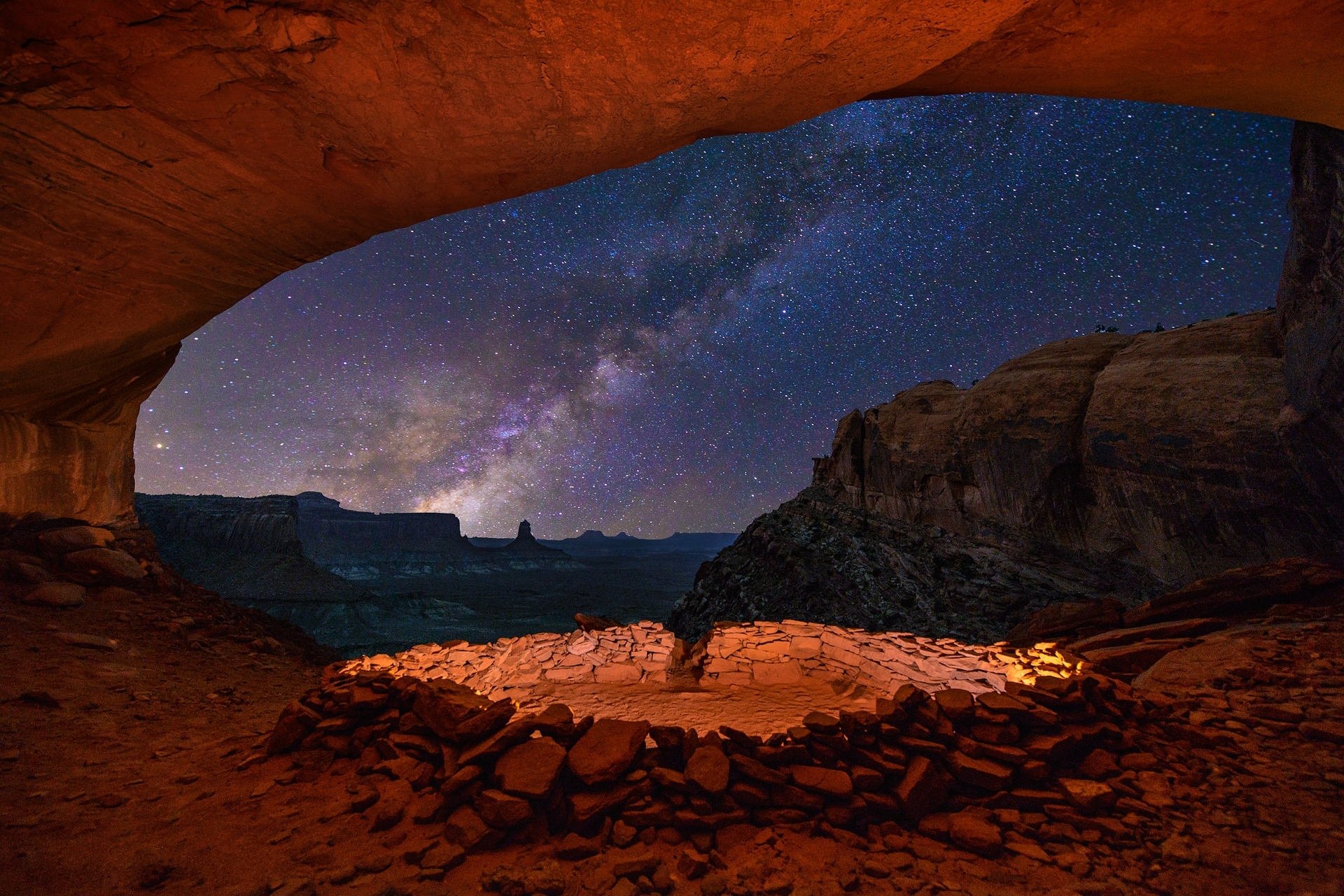 noche rocas cañón cielo estrellas