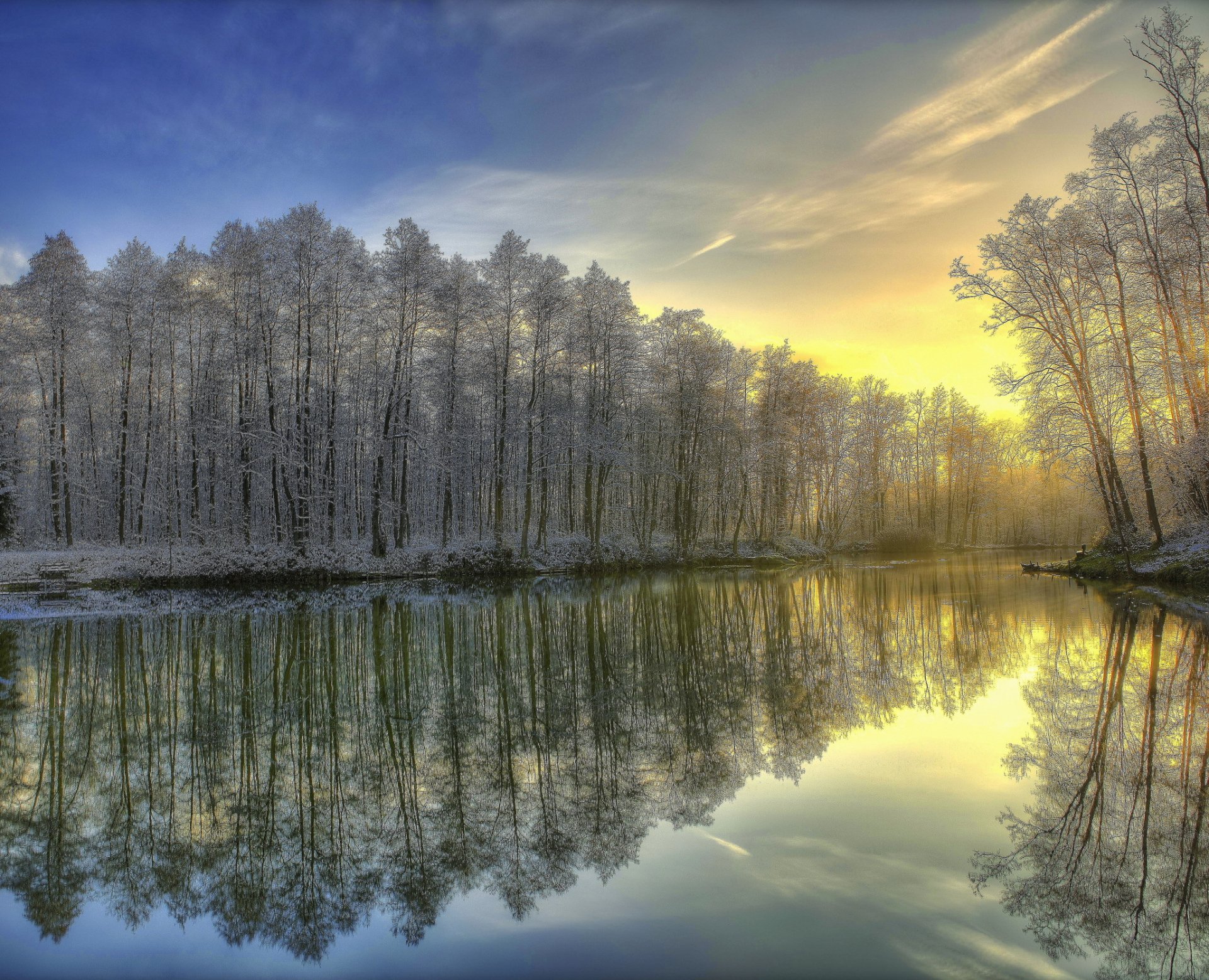 hiver forêt givre rivière matin lever du soleil