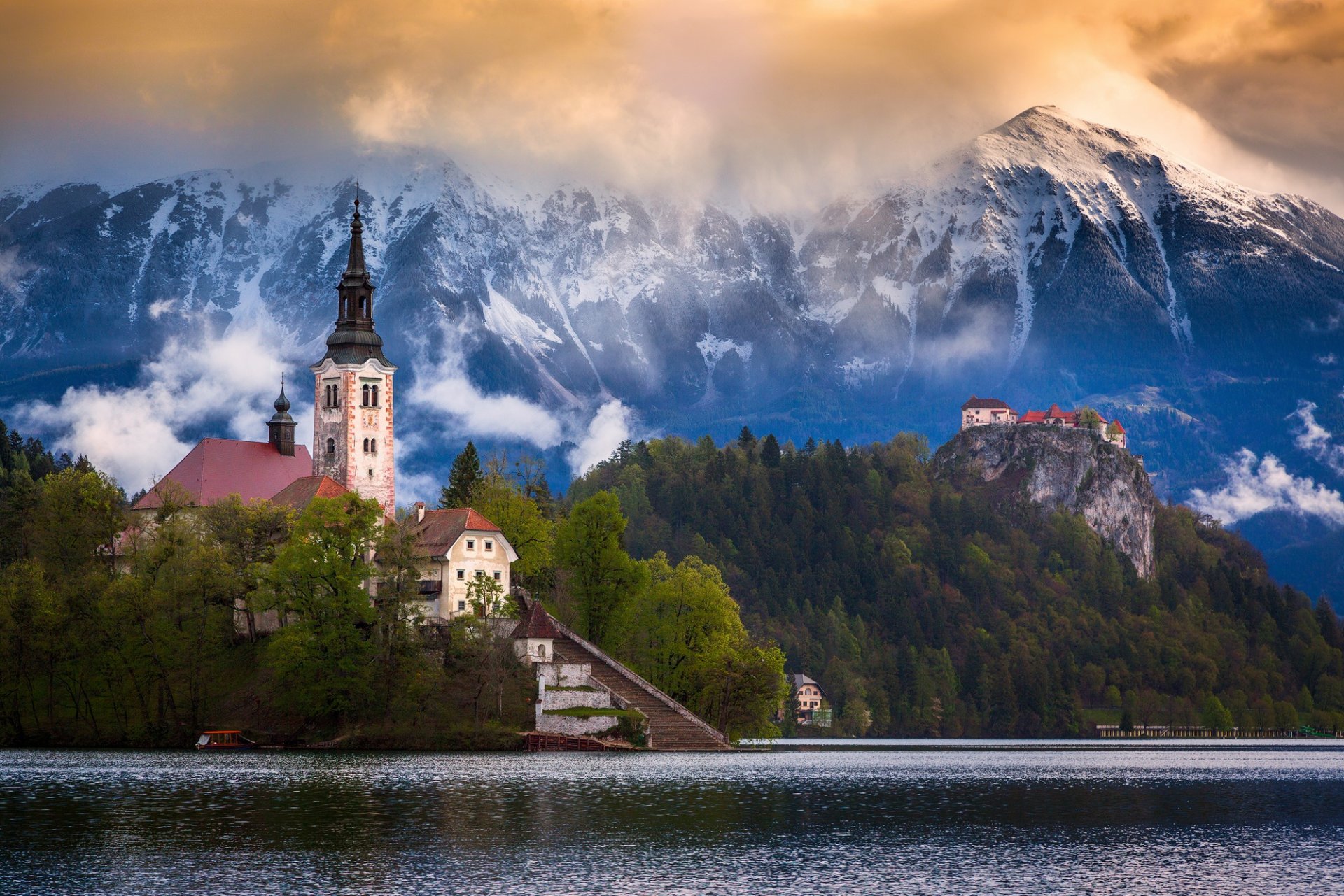 eslovenia lago bled iglesia de la ascensión de la virgen maría montañas alpes julianos