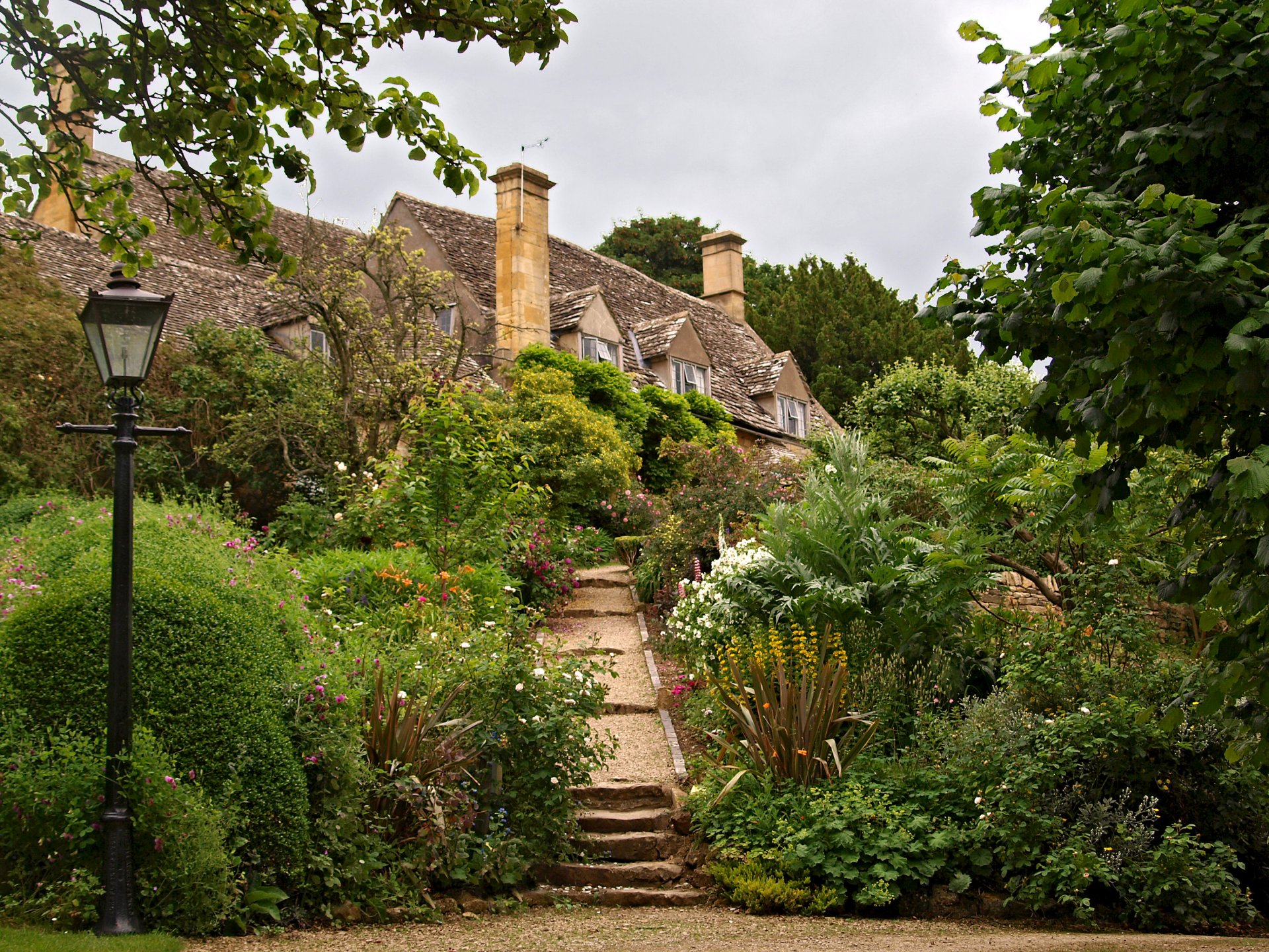 angleterre jardin tewkesbury lanterne buissons nature photo