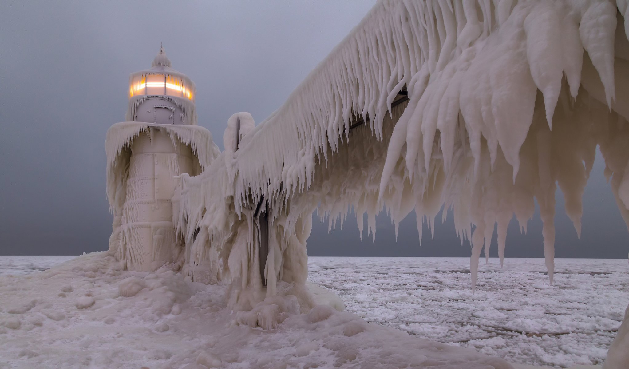 leuchtturm licht winter eis meer eiszeit