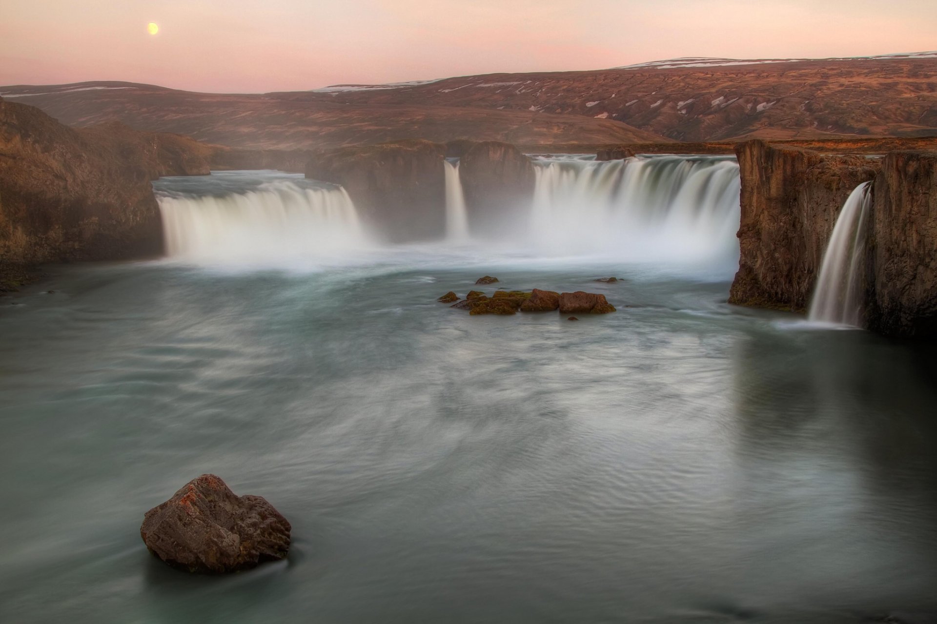 islande crépuscule ruisseaux rivières cascade des dieux