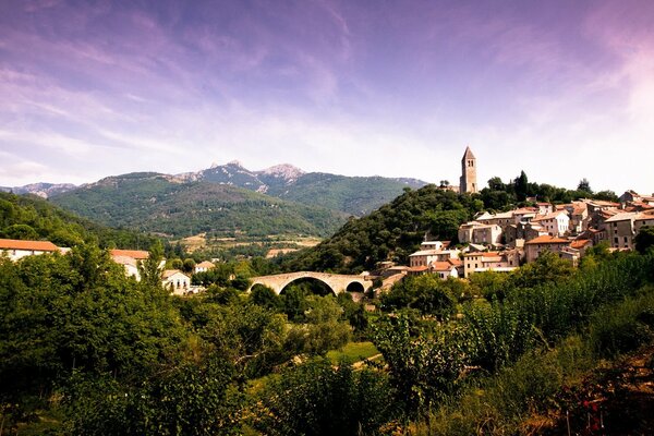 Viajar por el mundo-pueblo italiano