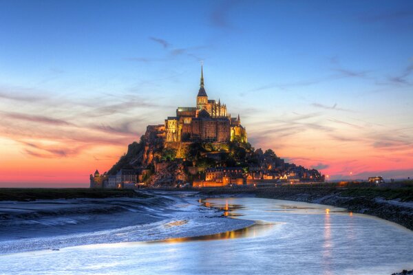 Mont-Saint-Michel, forteresse en France