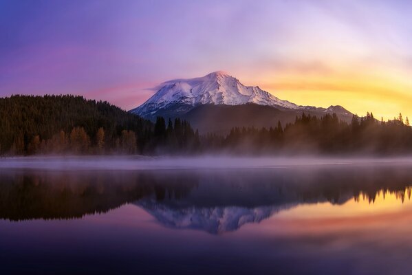 Lake in the USA in the evening on the background of a mountain