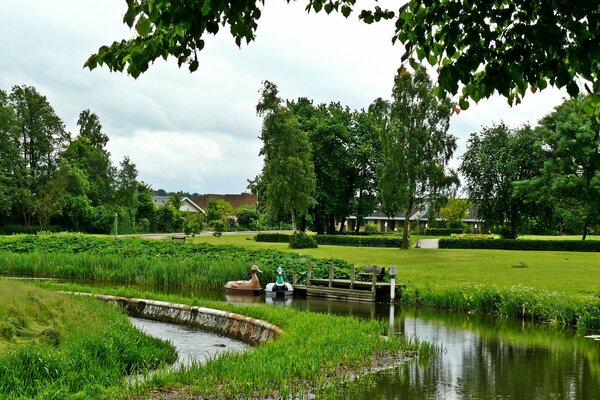 Great photos of the landscape on the pond