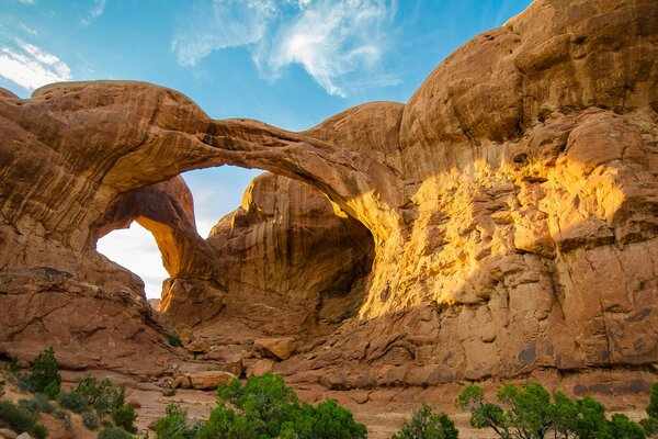 Rocce nel deserto di colore giallo