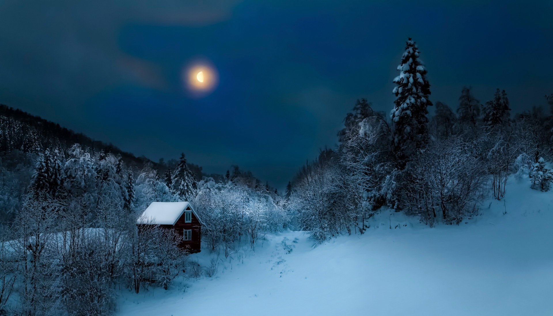 notte inverno luna cumuli di neve vecchio solitario casa