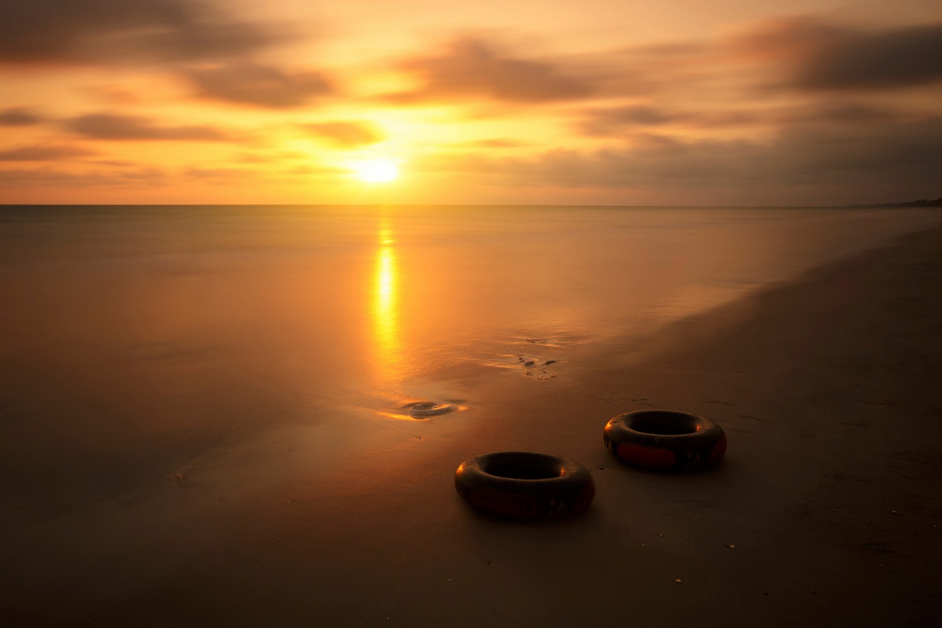 plage ballons cercles