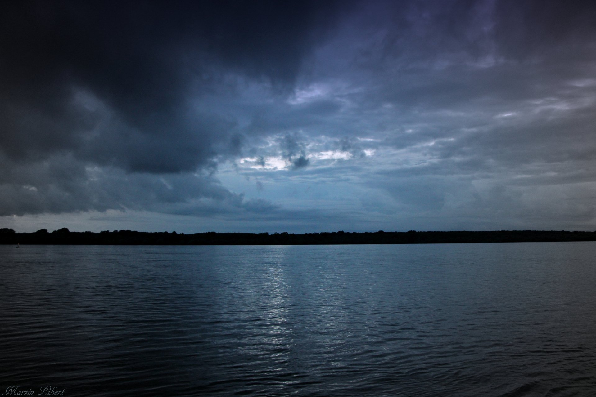 notte fiume acqua chiaro di luna