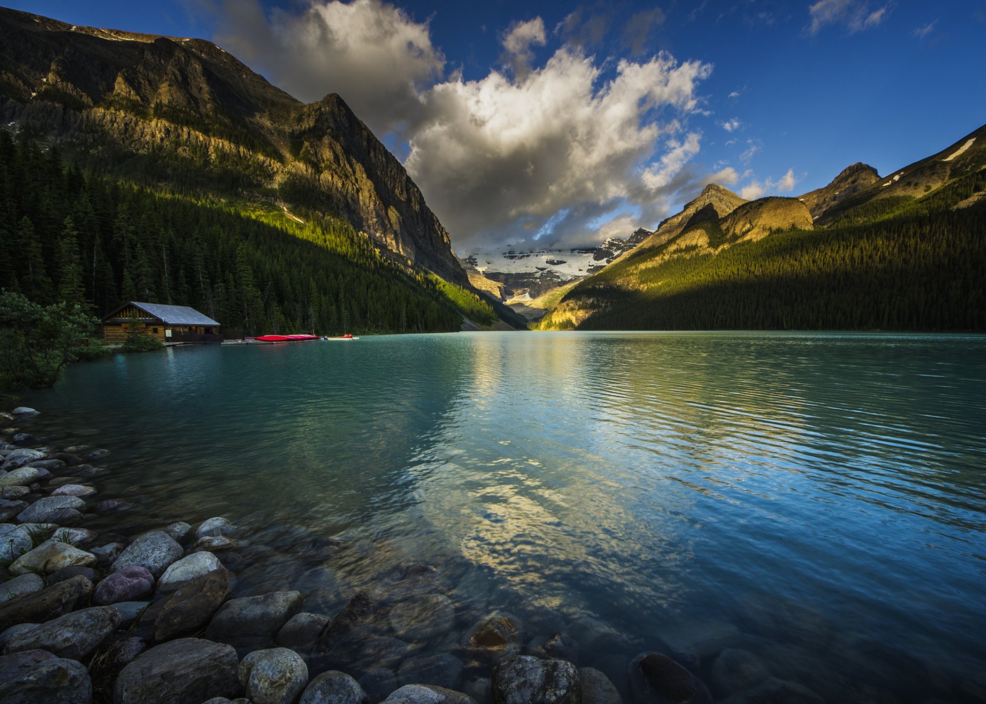 lago louise lago canoa montañas alberta canadá bosque naturaleza