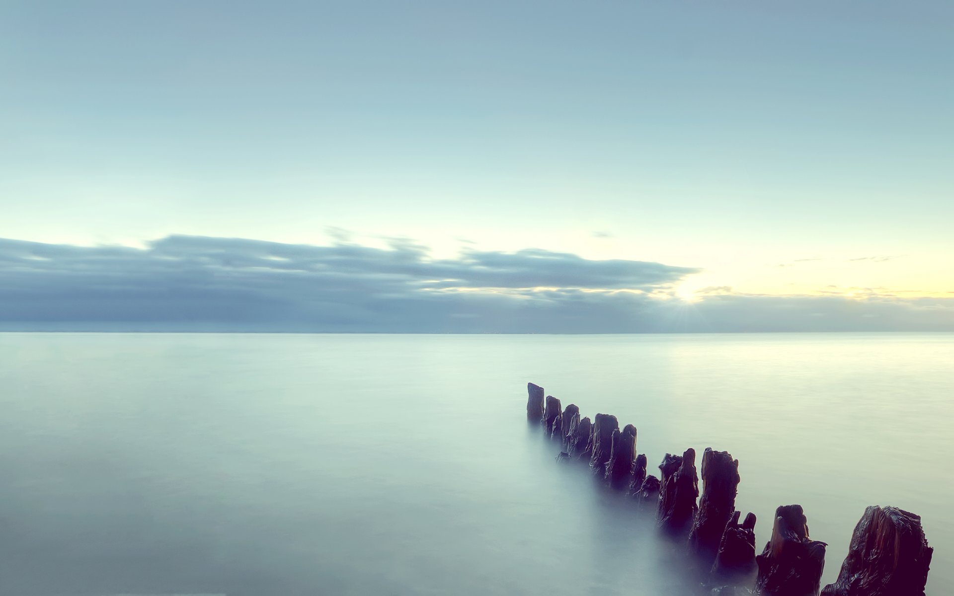 mare colonne nuvole orizzonte sera tramonto