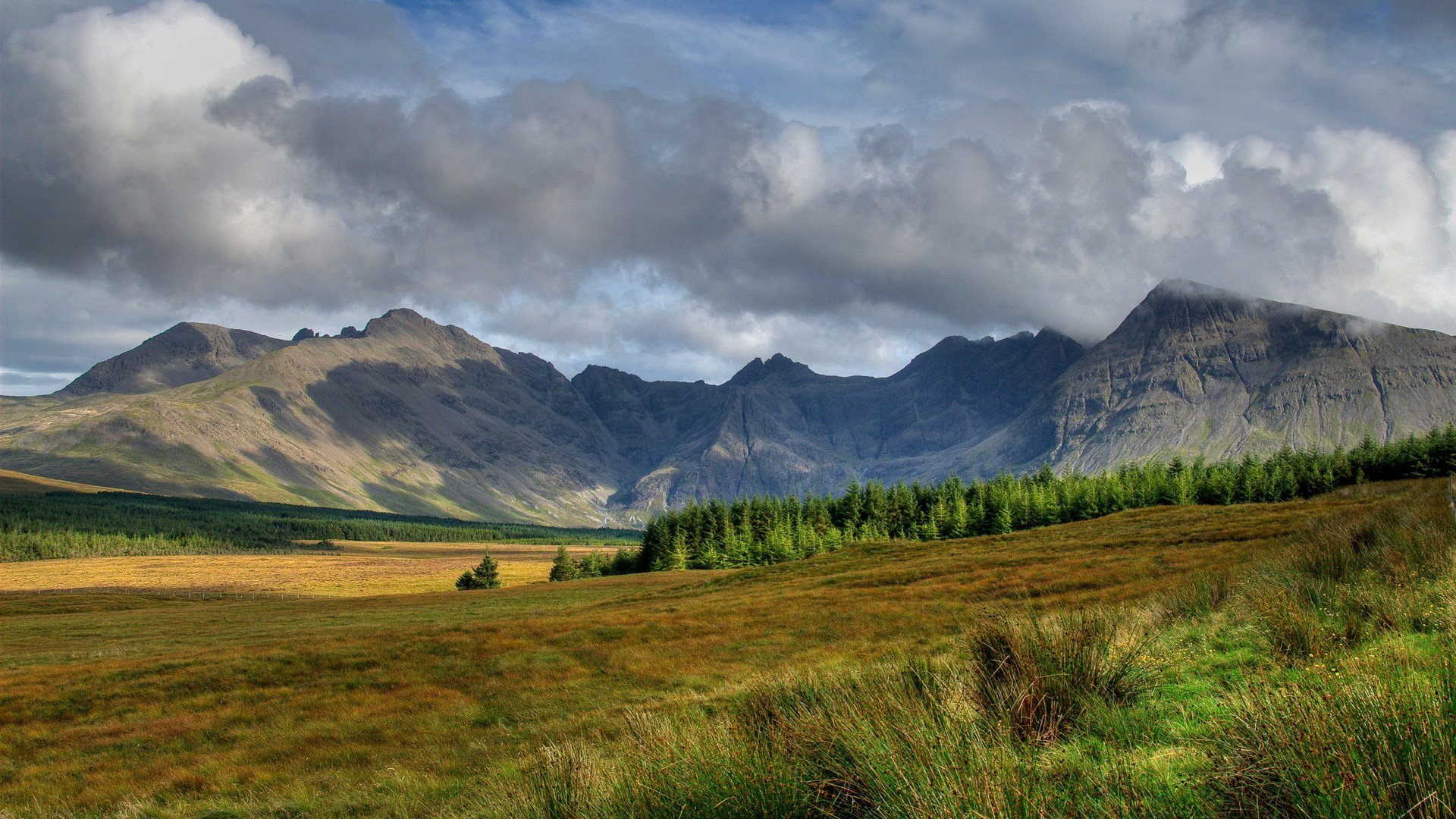 escocia cielo nubes montañas pendiente árboles hierba