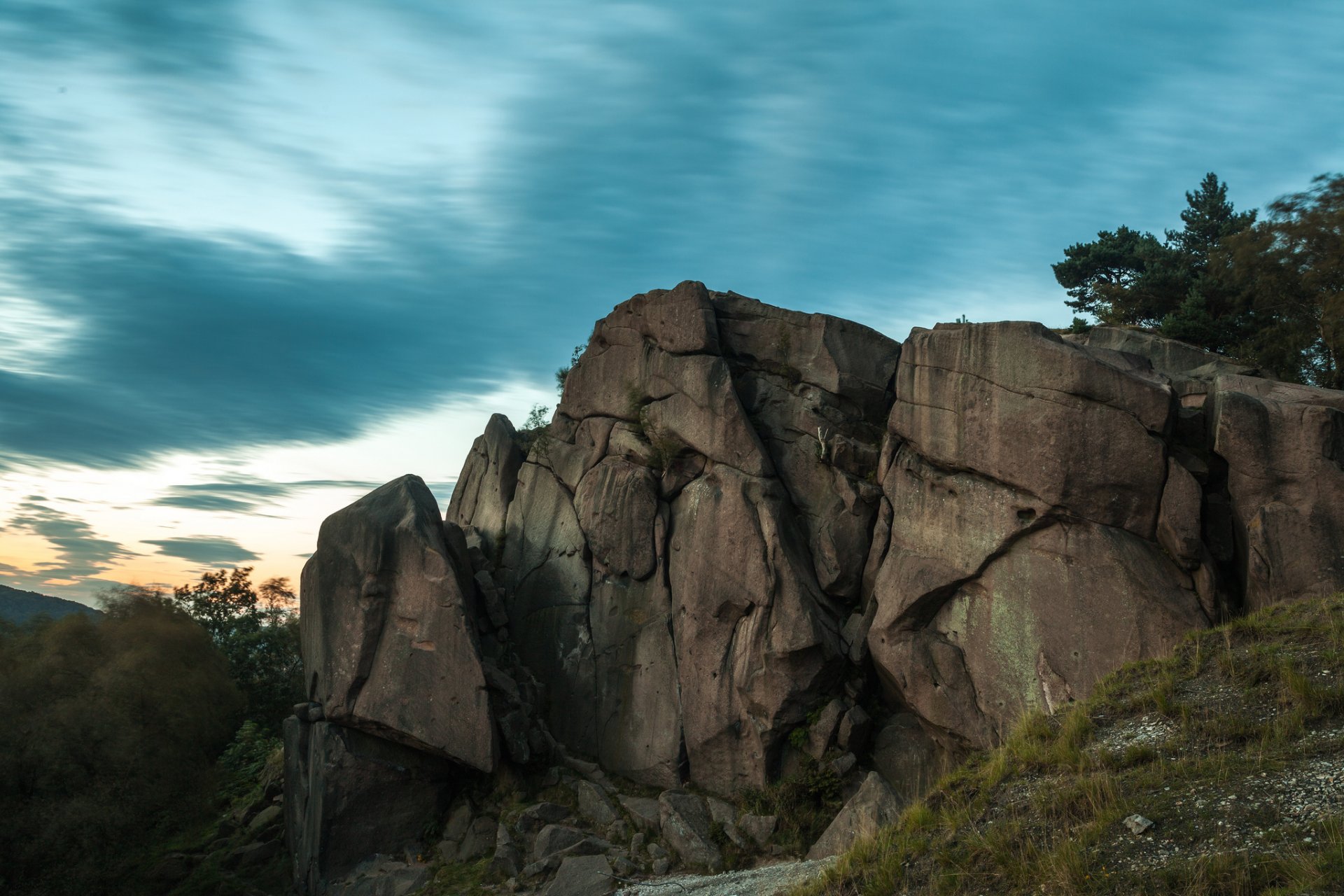 felsen bäume wolken abend