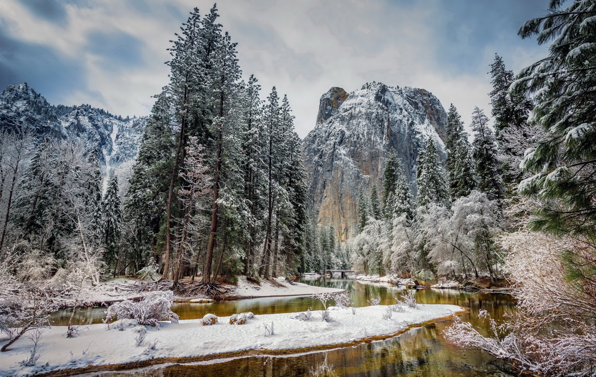 états-unis parc national de yosemite californie montagnes forêt neige hiver rivière