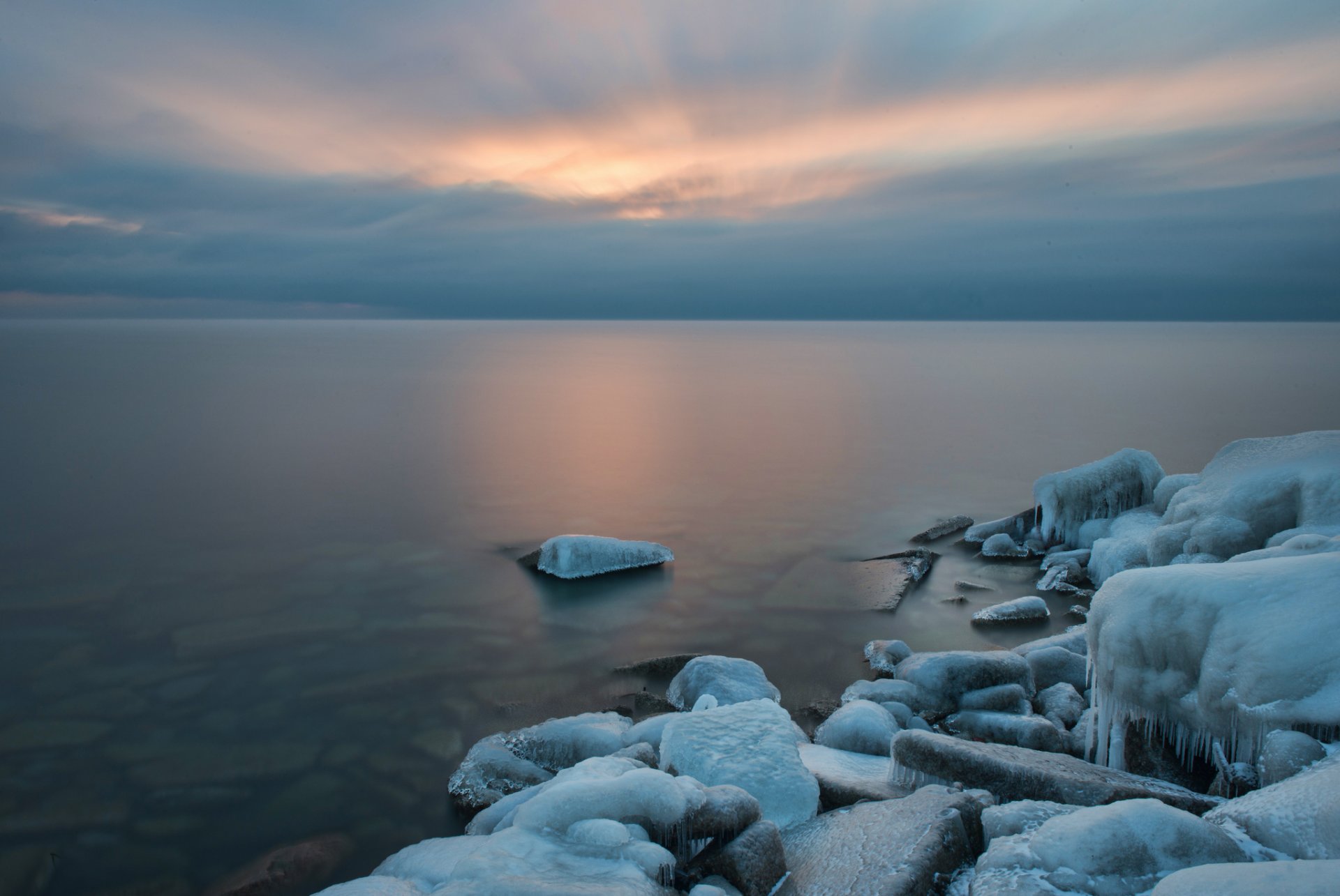 lago ontario rocas hielo invierno