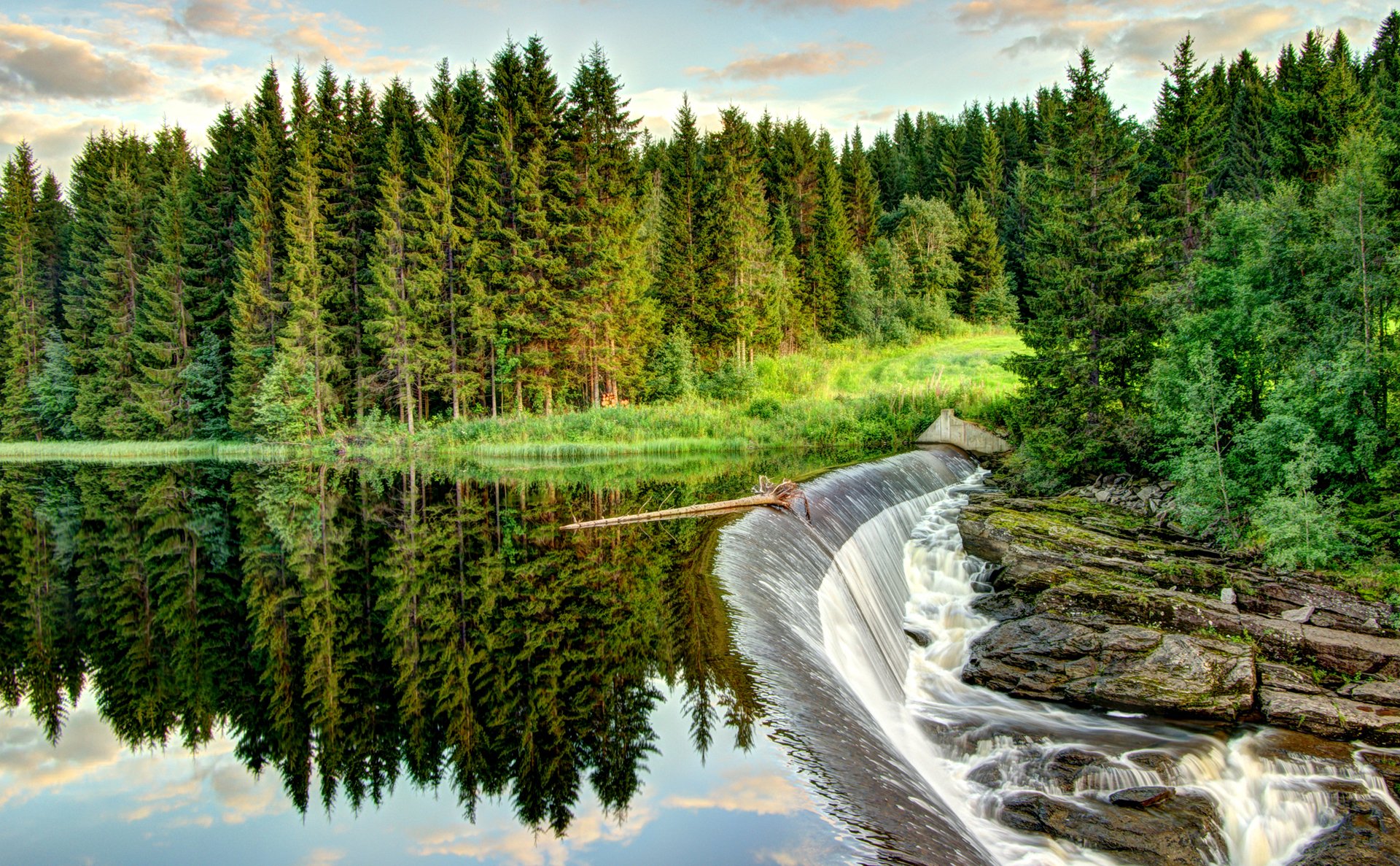 himmel wolken wald bäume fluss wasserfall steine stromschnellen