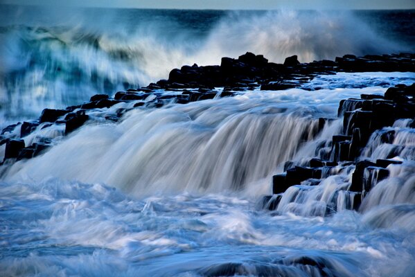 Caduta spontanea dell acqua Dall Irlanda Del Nord