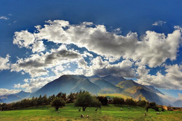 A los pies de Kazbek se encuentra el pueblo