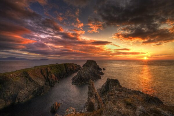 Sonnenuntergang am Meereshorizont in Irland