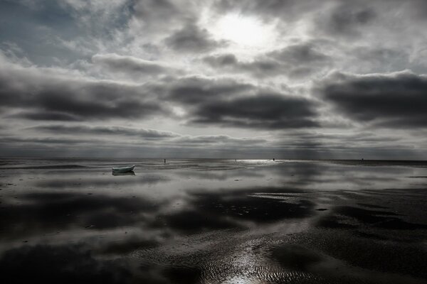 Imagen del mar nocturno incapaz