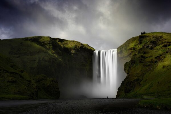 Wasserfall ist ein magisches Phänomen der Natur