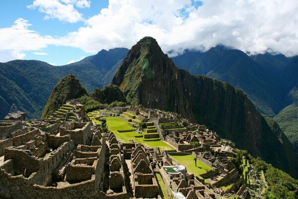 Colinas de la antigua ciudad de Perú