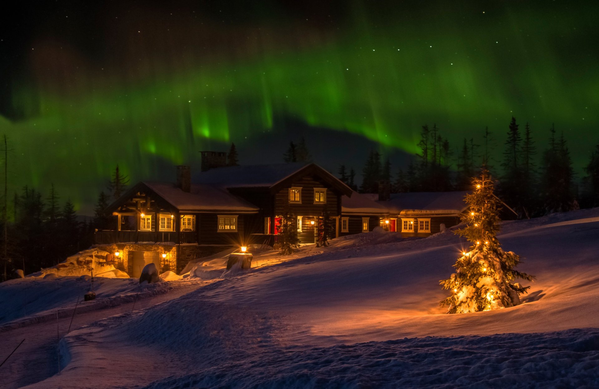 norway winter northern lights holiday house