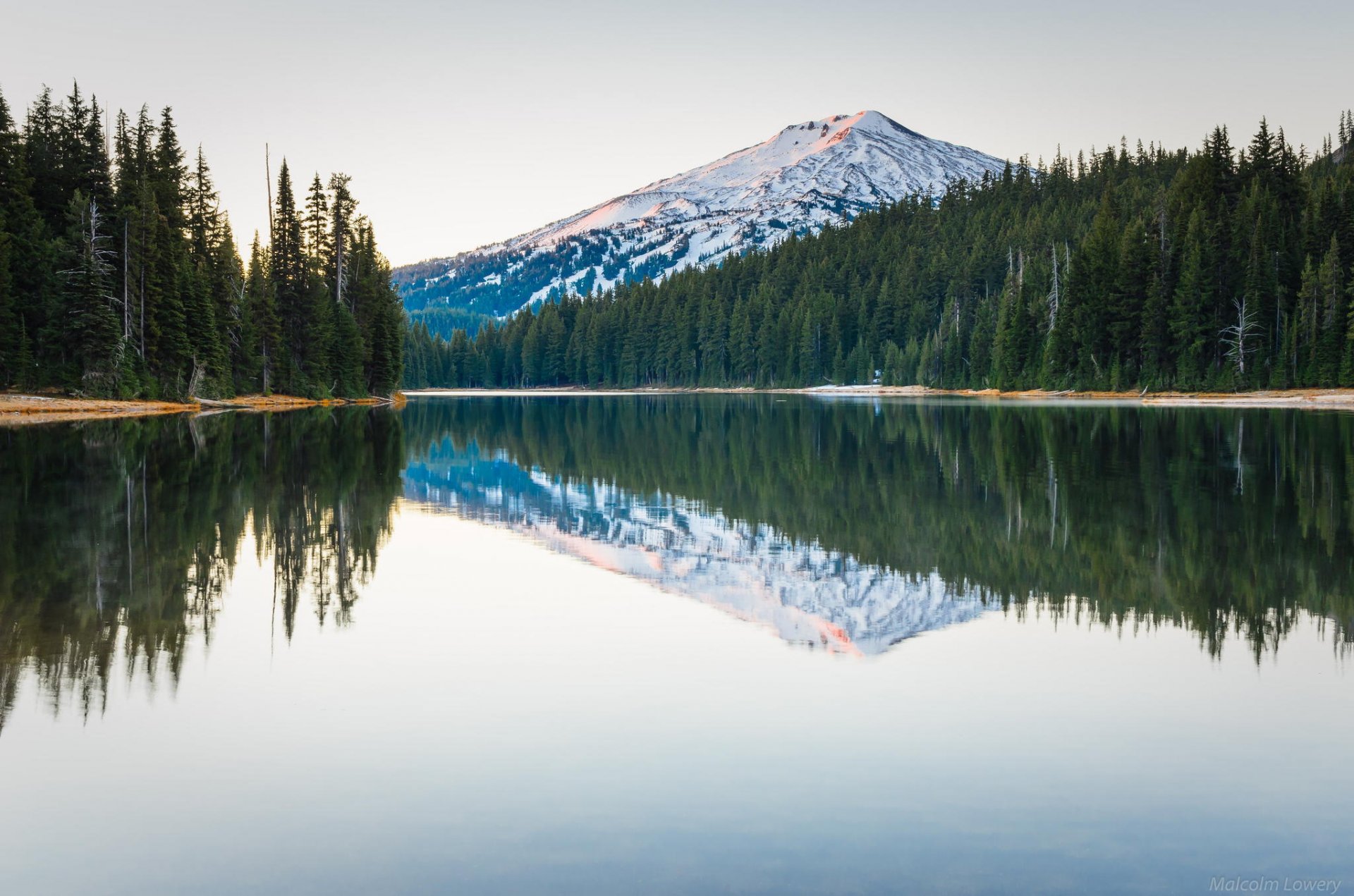 montagne lac réflexion arbres forêt nature