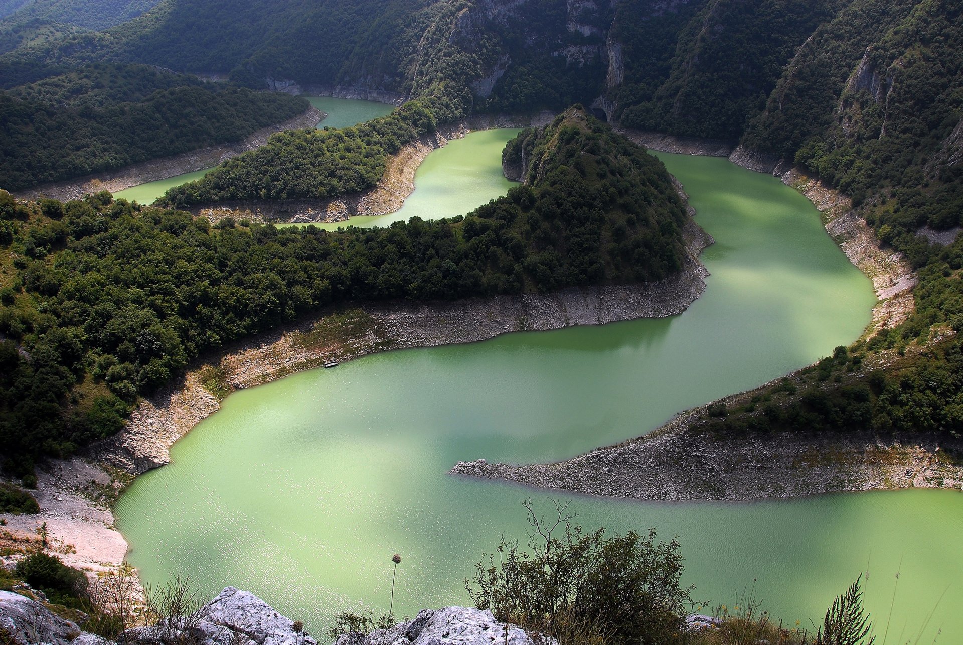 serbia fiume uvac montagne foresta paesaggio