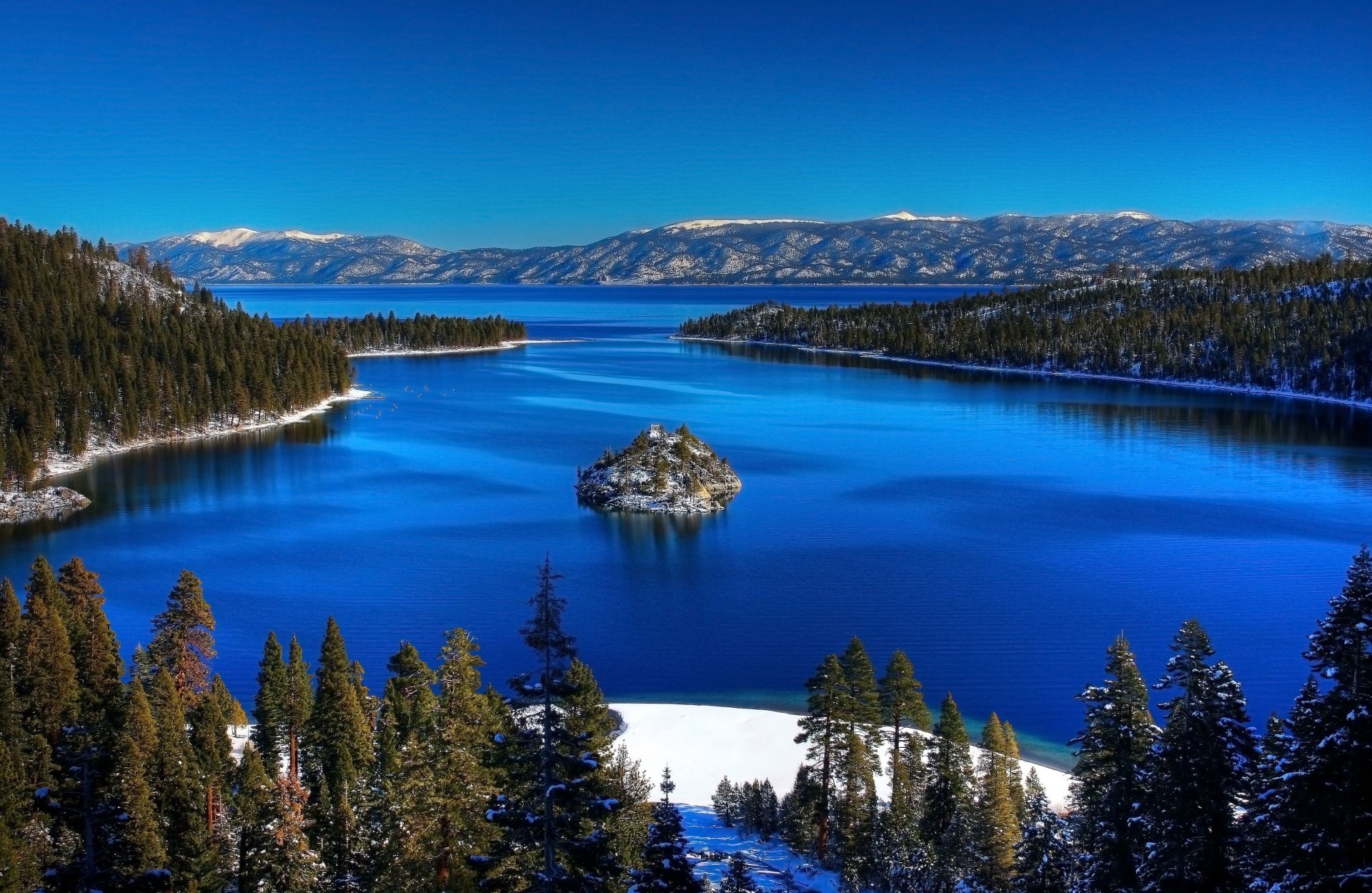 озеро тахо lake tahoe пресное озеро берега деревья горный хребет сьерра-невада калифорния сша