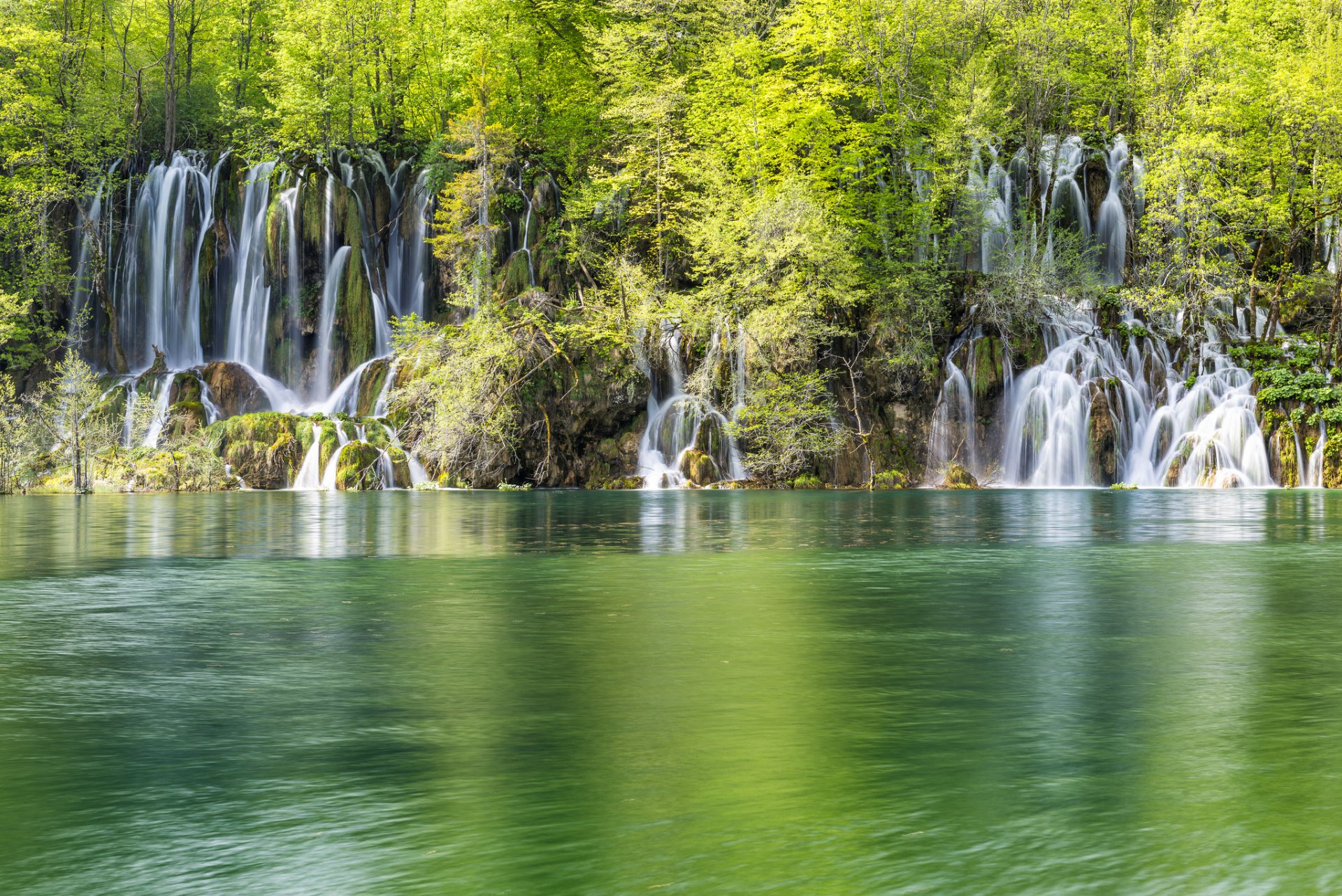 naturaleza cascadas lago bosque croacia