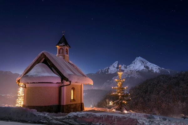 Tempio notturno invernale in Baviera