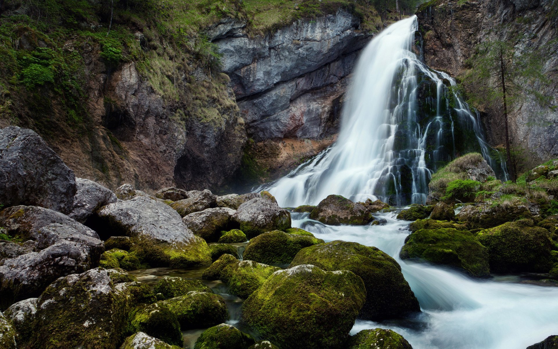 cascada piedras