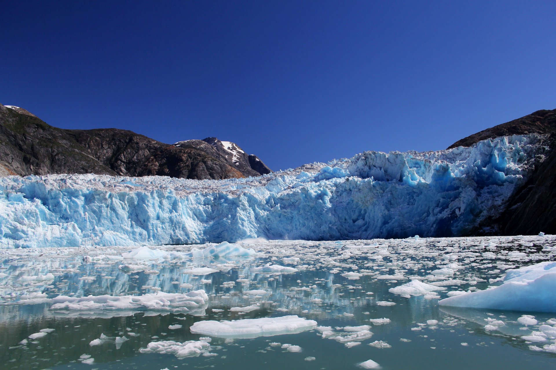 fiordo de tracy arm alaska bahía de holkham fiordo de tracy arm bahía glaciar montañas