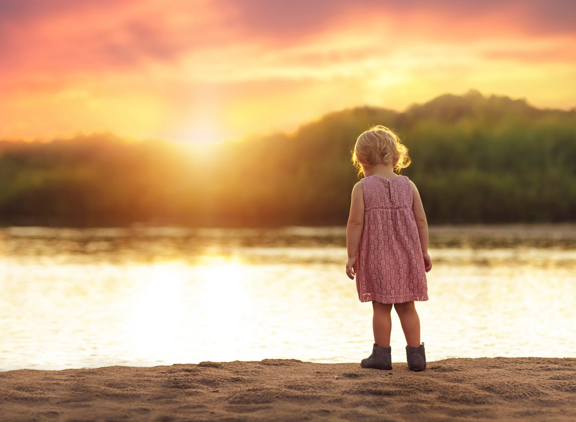 mädchen sand sonnenuntergang sonne fluss sommer kleid