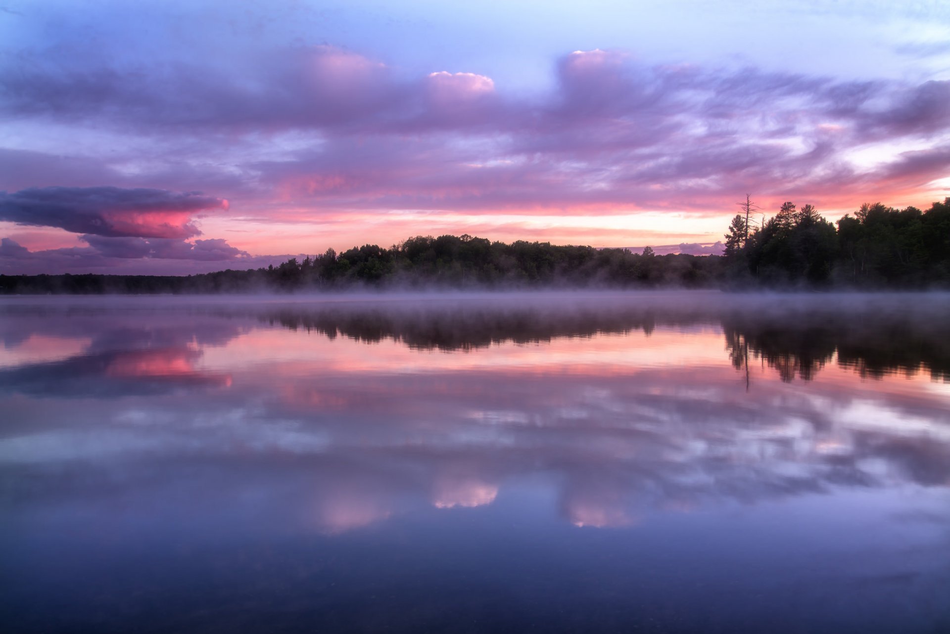 stati uniti d america wisconsin sera foresta alberi nebbia foschia tramonto cielo nuvole lago riflessione