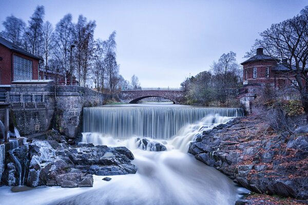 Die Stromschnellen der Altstadt irgendwo in Finnland