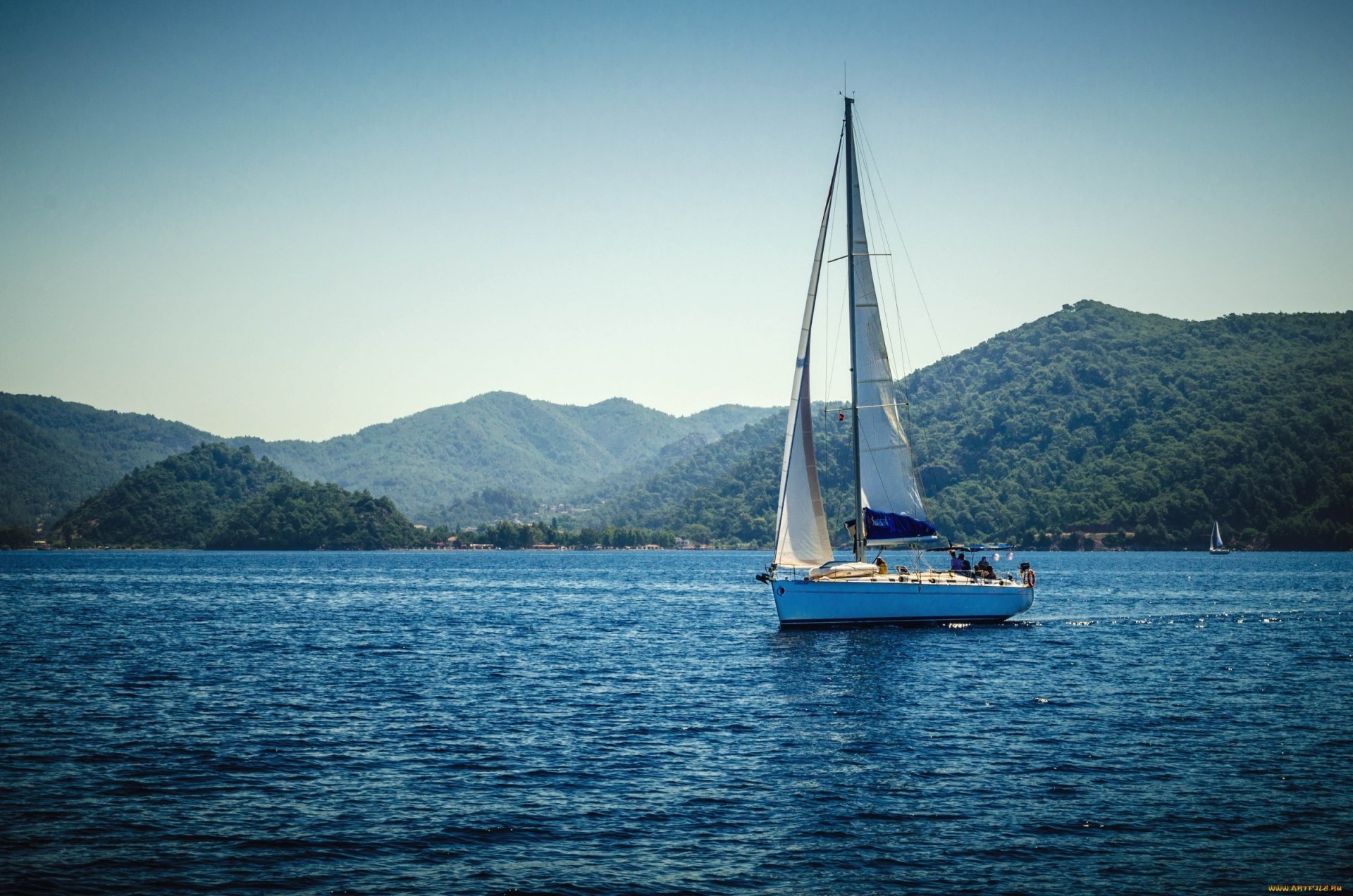 mar rocas barco vela agua