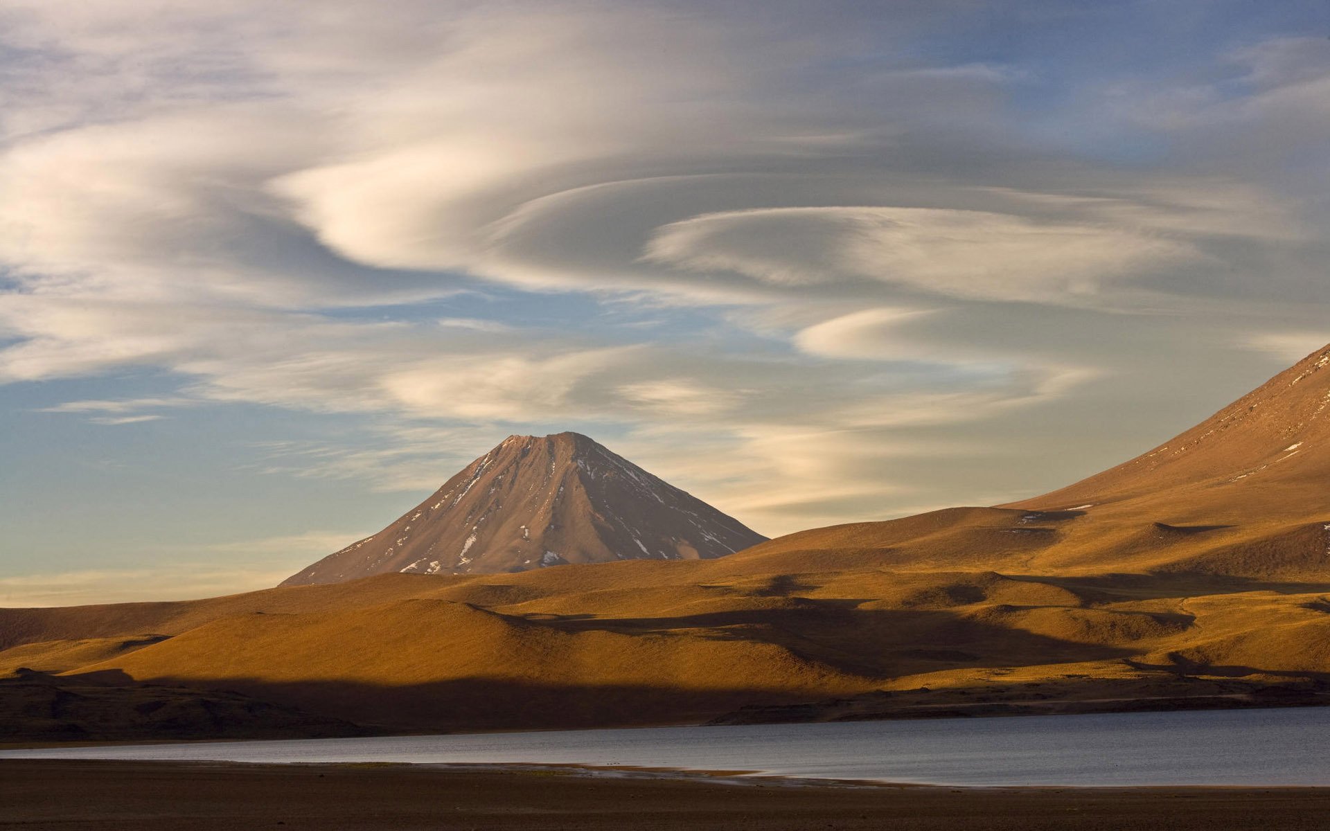 montagne pente ciel nuages lac nature