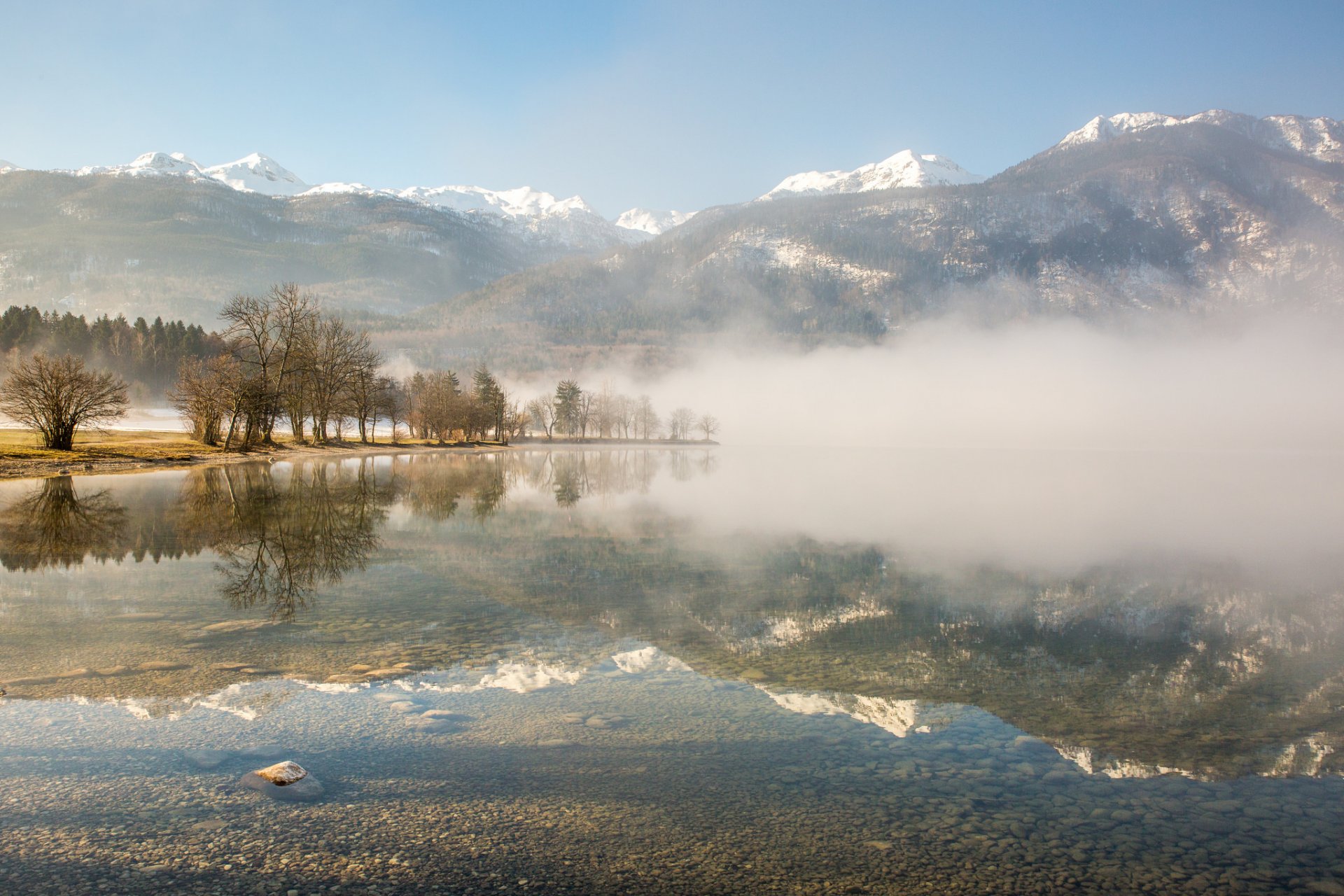 bohinj eslovenia mañana niebla