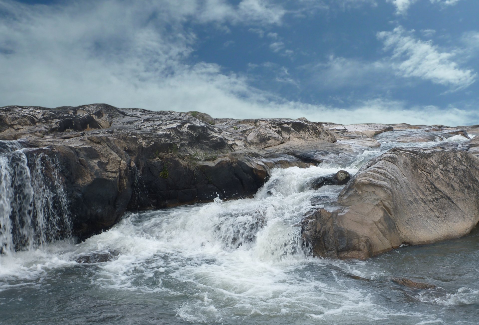 ea rock water waves sky cloud