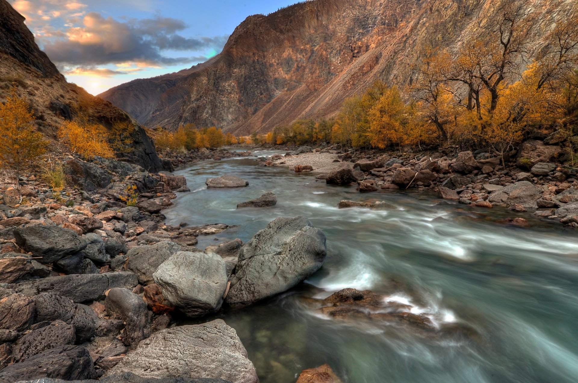 altai fluss oktober herbst